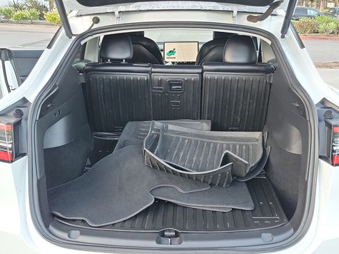 Used 2020 Tesla Model Y Long Range AWD/4WD image 18