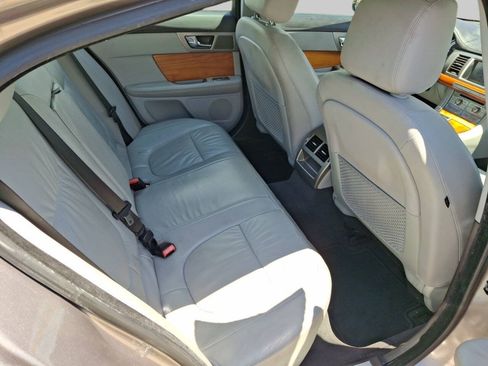 Used 2010 Jaguar XF Luxury RWD image 15