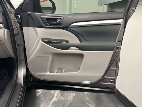 Used 2019 Toyota Highlander LE image 10
