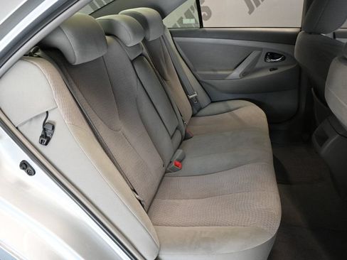 Used 2011 Toyota Camry LE FWD image 13