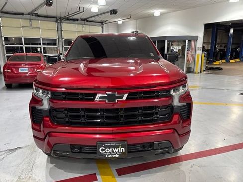 Used 2024 Chevrolet Silverado 1500 RST w/ Z71 Off-Road Package AWD/4WD image 2