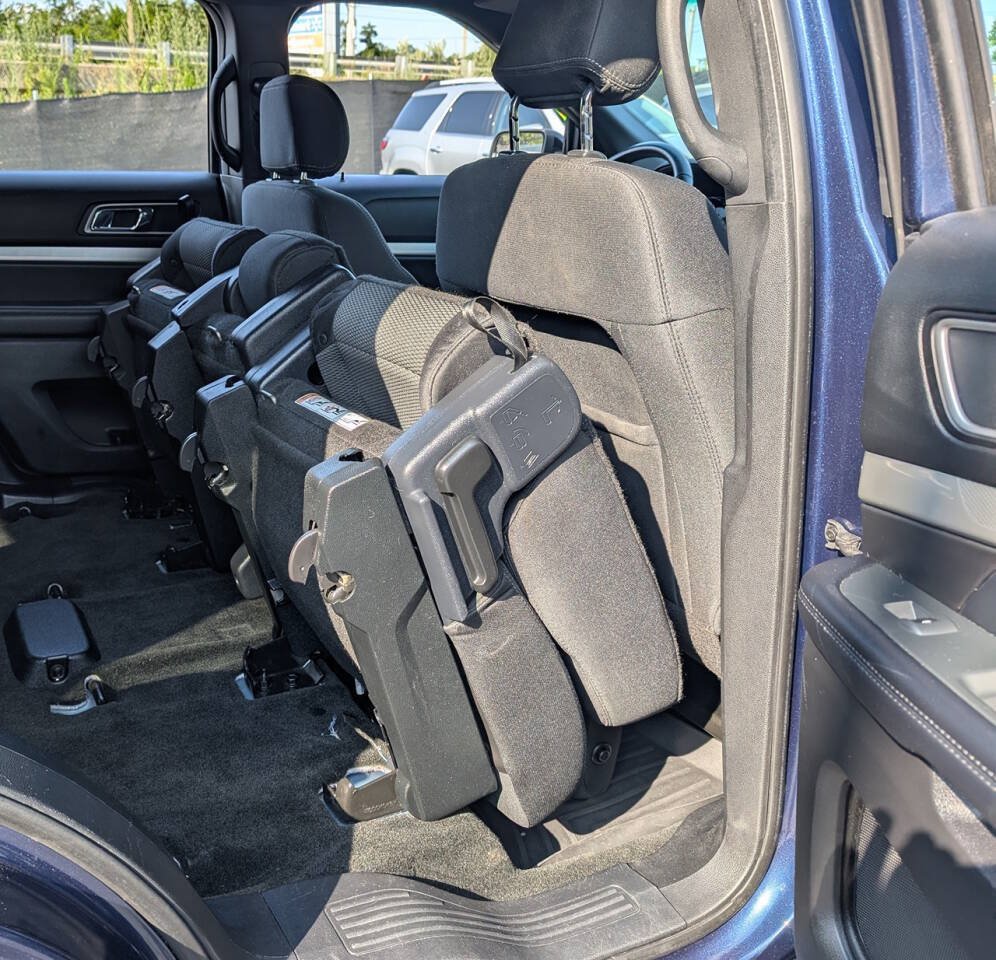 Used 2017 Ford Explorer XLT w/ Equipment Group 201A AWD/4WD image 26