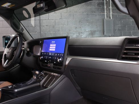 Used 2024 Lexus GX 550 w/ Cold Area Package AWD/4WD image 56