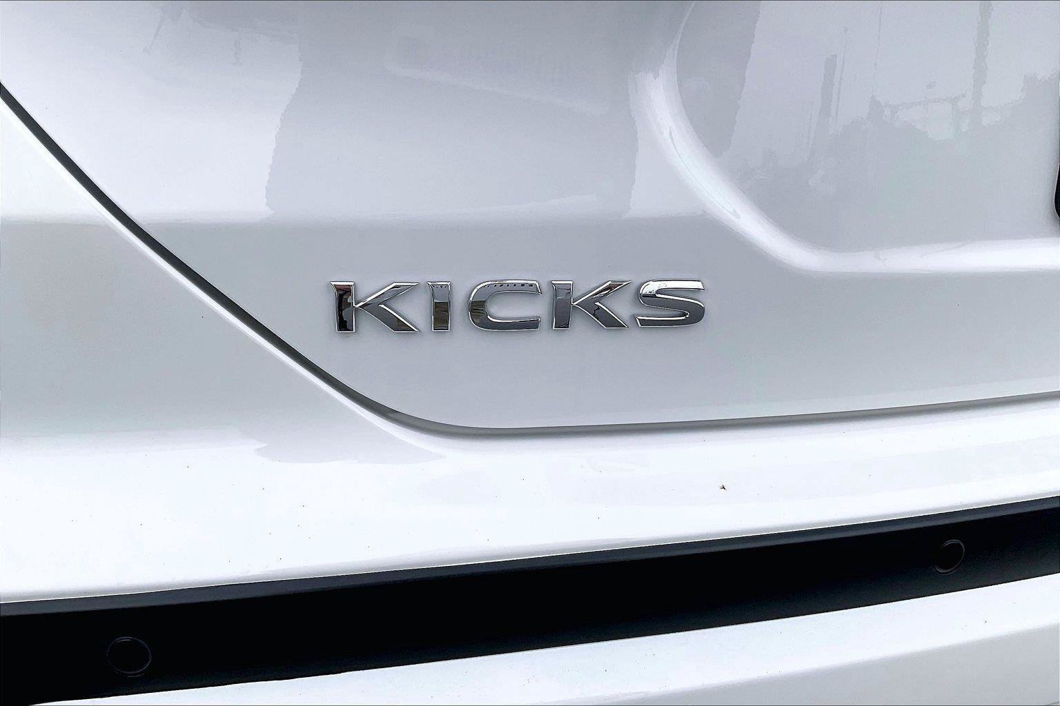 Certified 2025 Nissan Kicks Play S FWD image 9