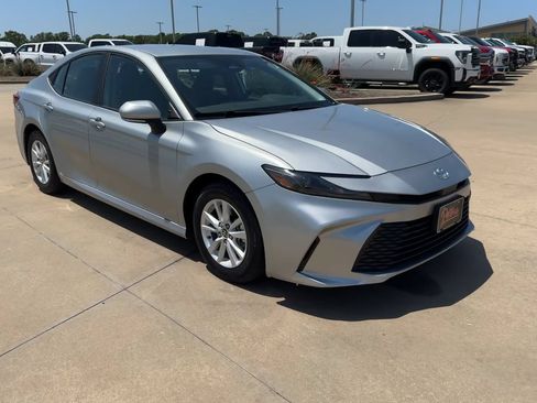 Used 2025 Toyota Camry LE FWD image 3