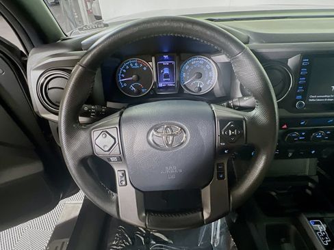 Certified 2020 Toyota Tacoma TRD Off-Road w/ Technology Package AWD/4WD image 10