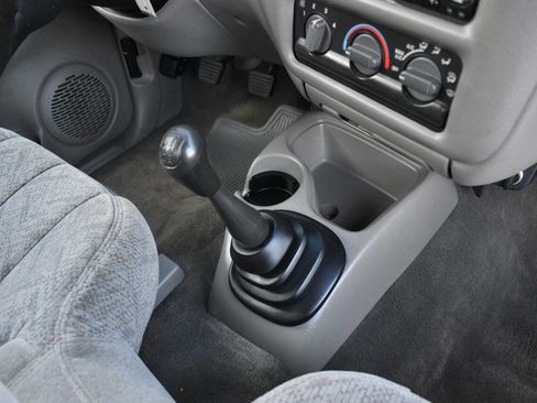 Used 2001 GMC Sonoma SLS w/ Hot Looks Pkg image 17