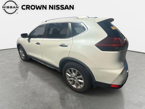 Certified 2019 Nissan Rogue SV image 5