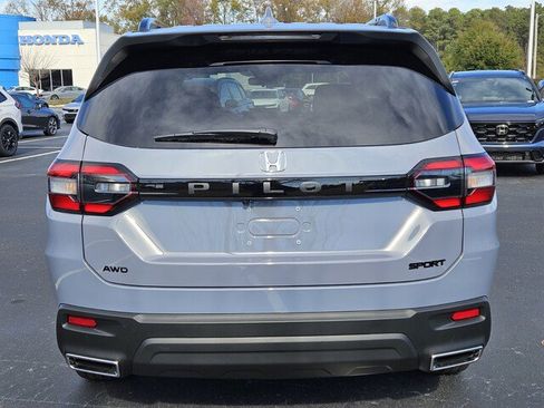 New 2025 Honda Pilot Sport image 6