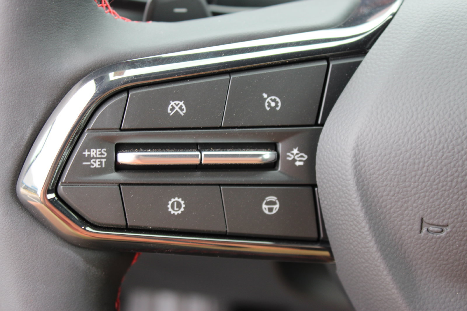 New 2026 Chevrolet Traverse RS w/ LPO, Floor Liner Package FWD image 18
