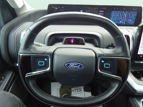 Used 2025 Ford Expedition Platinum AWD/4WD image 13