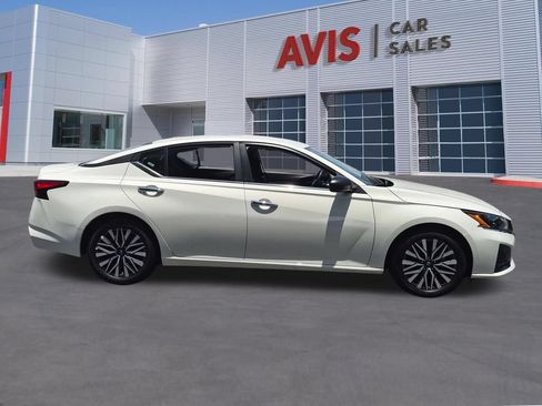 Used 2025 Nissan Altima 2.5 SV FWD image 5
