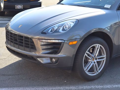 Used 2018 Porsche Macan AWD/4WD image 6