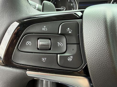 Used 2023 Buick Enclave Essence FWD image 21