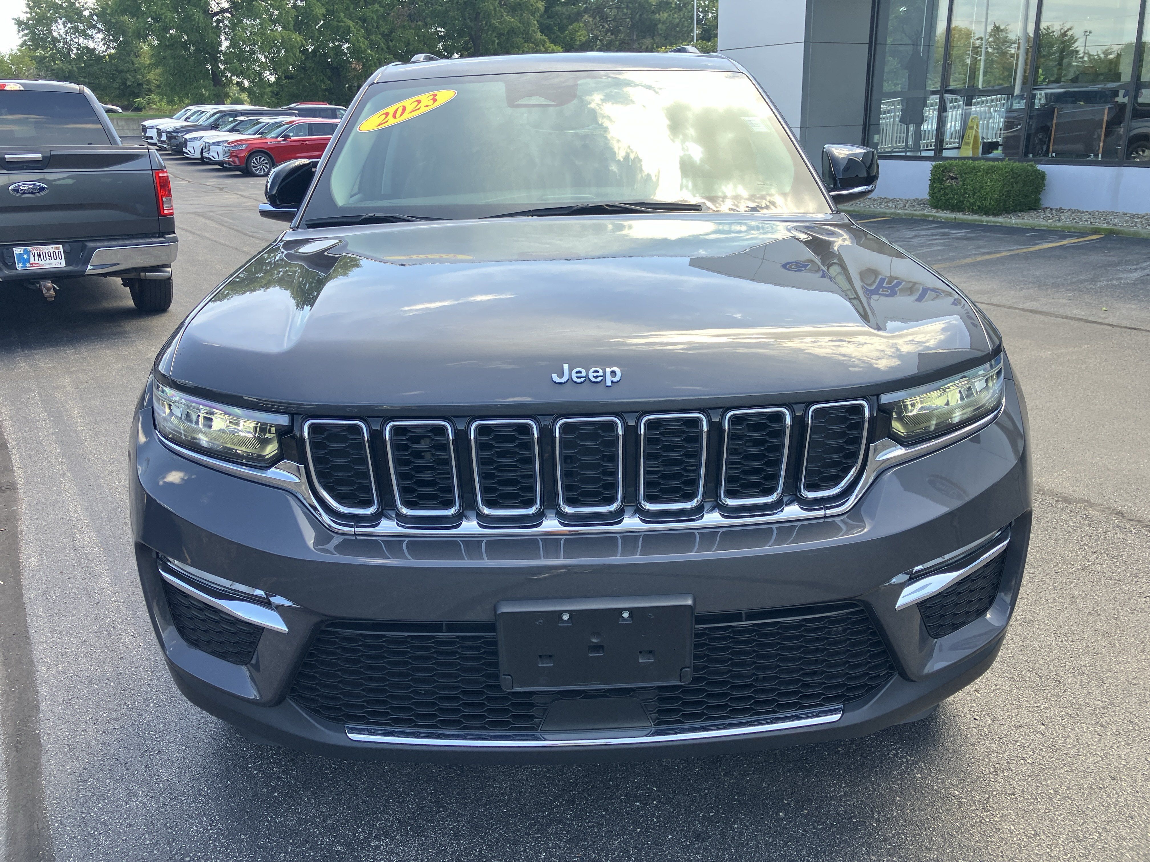Used 2023 Jeep Grand Cherokee 4WD 4xe image 2