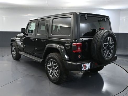 Used 2024 Jeep Wrangler Sahara image 8