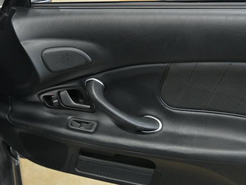Used 2005 Honda S2000 image 37