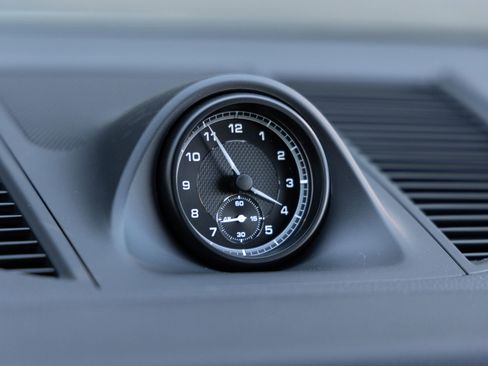 Certified 2026 Porsche Macan image 16