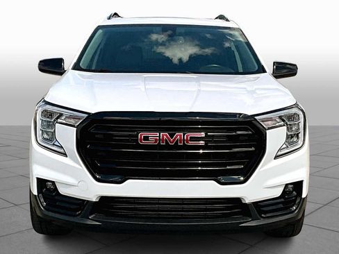 Used 2022 GMC Terrain SLT w/ Elevation Edition image 3