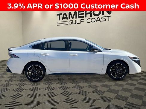 New 2026 Nissan Sentra SR w/ Floor Mat Package FWD image 2