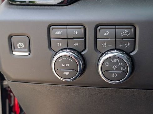 New 2026 GMC Sierra 1500 AT4 w/ Technology Package AWD/4WD image 17