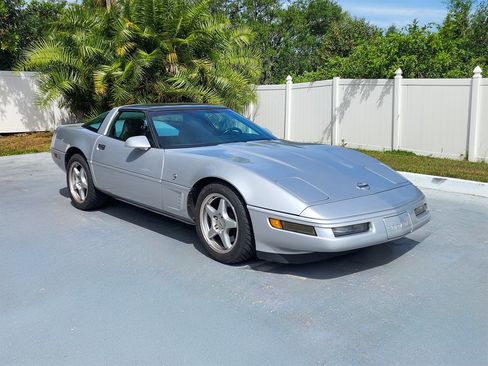 Used 1996 Chevrolet Corvette Coupe RWD image 2