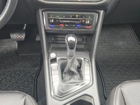 Used 2022 Volkswagen Tiguan SE FWD image 19