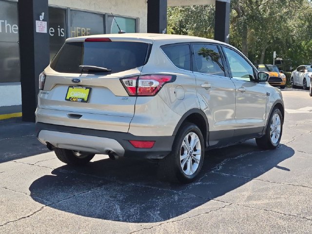 Used 2017 Ford Escape SE FWD image 5