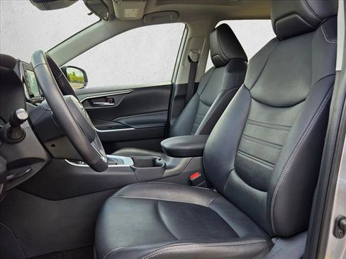 Used 2022 Toyota RAV4 XLE Premium FWD image 11