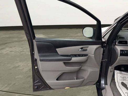 Used 2016 Honda Odyssey SE image 12