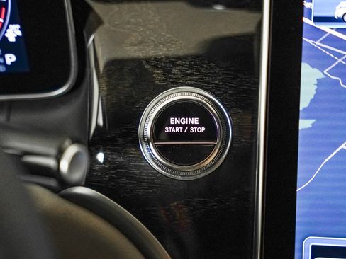 Used 2025 Mercedes-Benz GLC 350e 4MATIC image 15