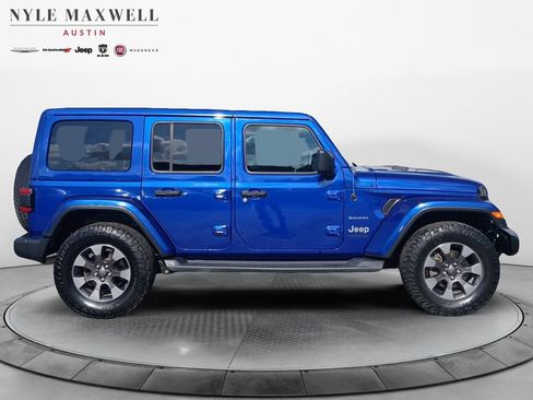 Used 2018 Jeep Wrangler Unlimited Sahara AWD/4WD image 17