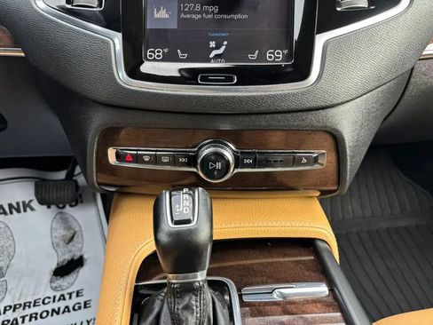Used 2016 Volvo XC90 T6 Momentum w/ Momentum Plus Package AWD/4WD image 26