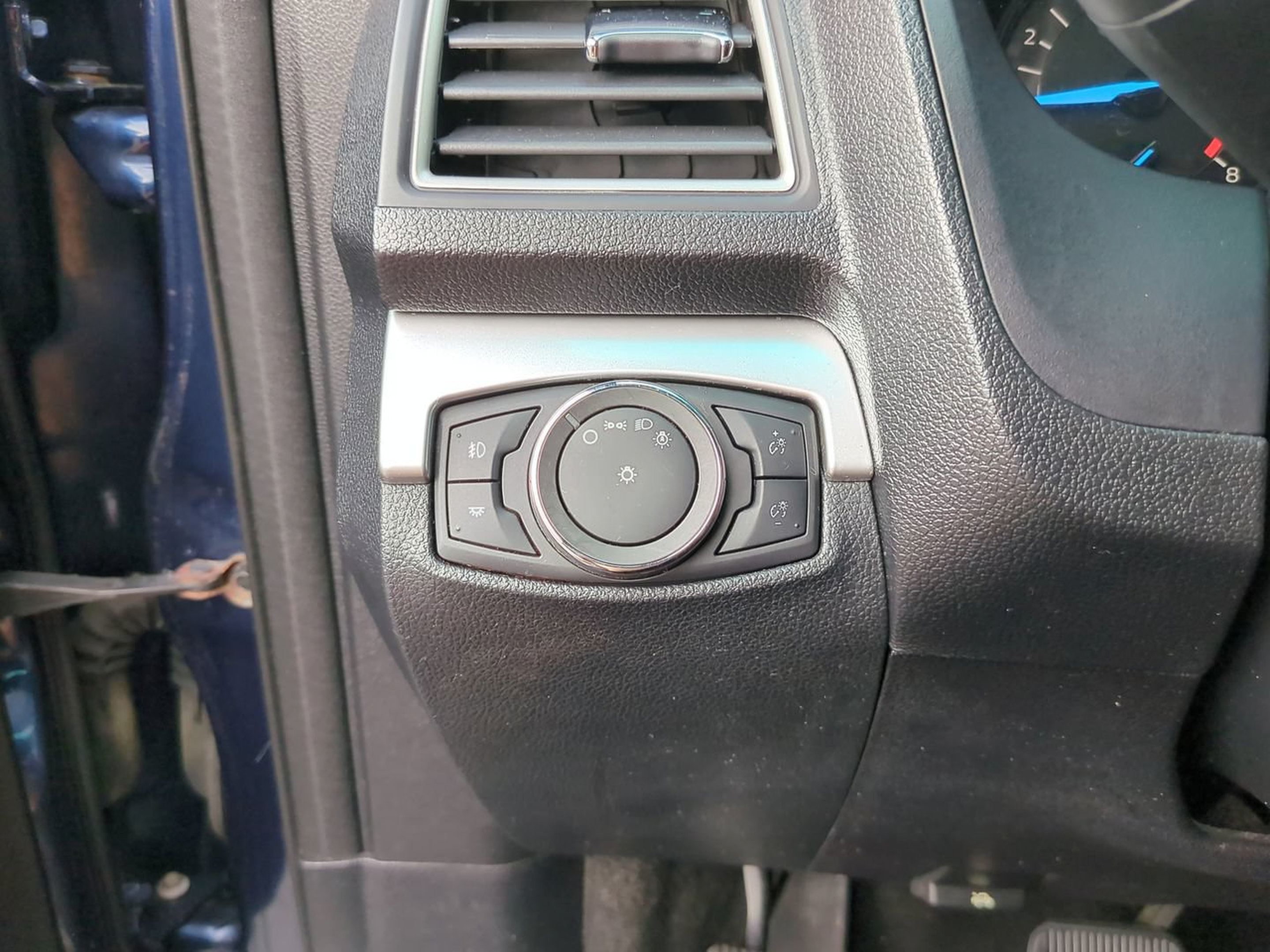 Used 2016 Ford Explorer XLT FWD image 14