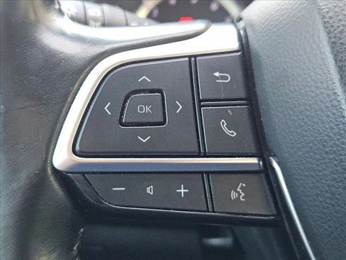 Used 2021 Toyota Highlander LE image 8