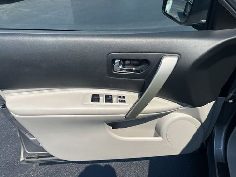 Used 2013 Nissan Rogue SL AWD/4WD image 9