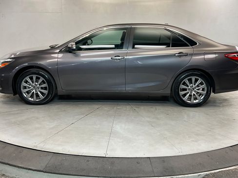 Used 2017 Toyota Camry XLE w/ Moonroof Package FWD image 2