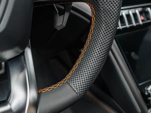 Used 2022 Lamborghini Urus AWD/4WD image 27