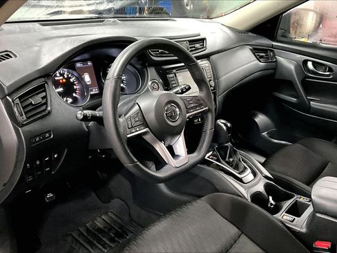Used 2019 Nissan Rogue SV image 15
