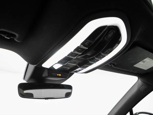Certified 2023 Porsche Macan S AWD/4WD image 28