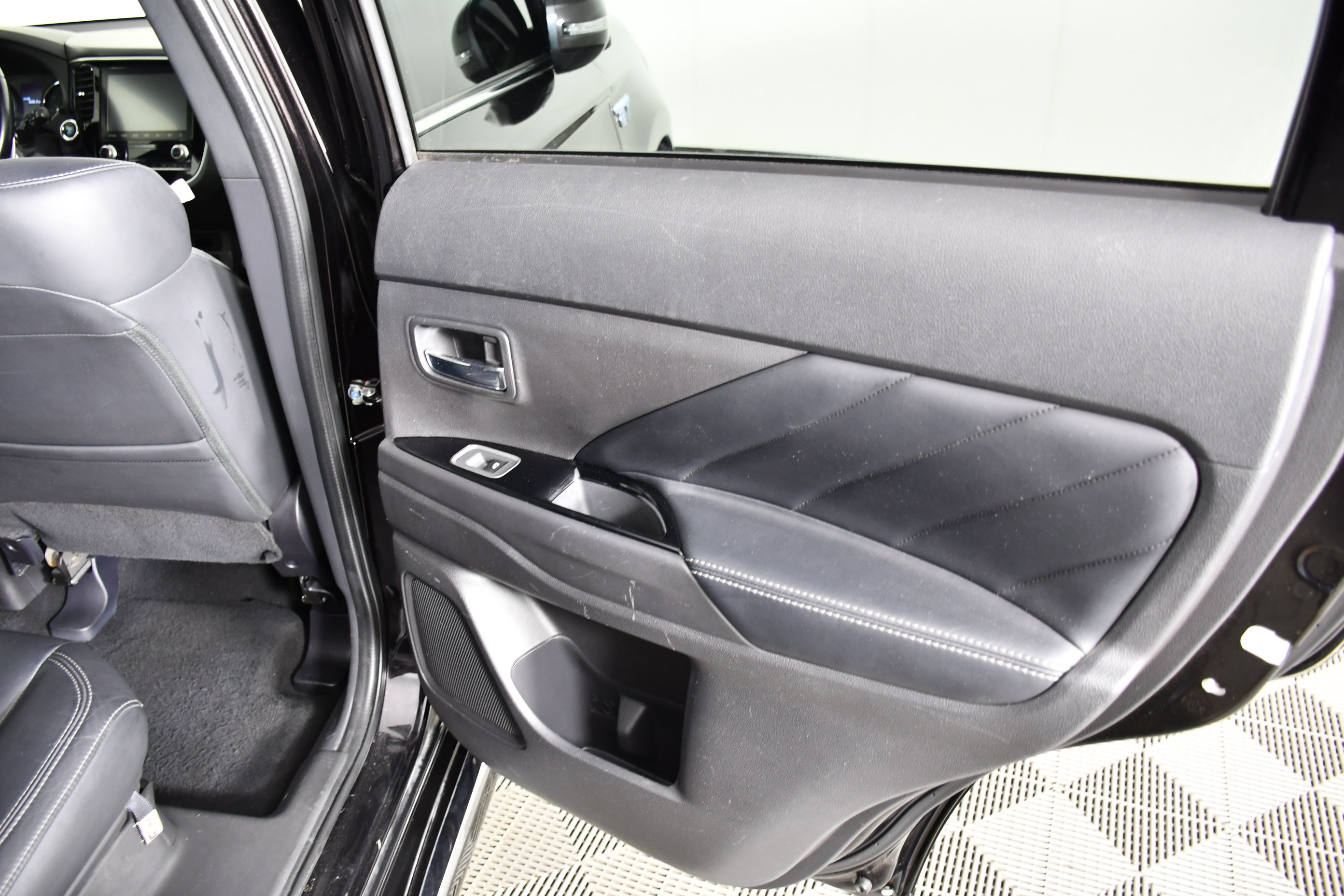 Used 2020 Mitsubishi Outlander SEL AWD/4WD image 44
