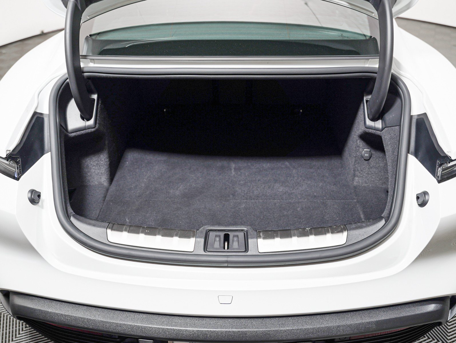 Certified 2025 Porsche Taycan w/ Premium Package RWD image 29