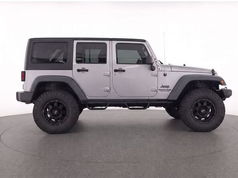 Used 2018 Jeep Wrangler Unlimited Sport S AWD/4WD image 4
