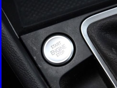 Used 2025 Volkswagen Jetta SE w/ Sunroof Package image 29