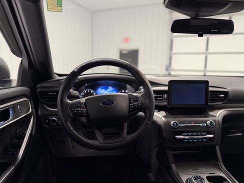 Certified 2020 Ford Explorer XLT image 11