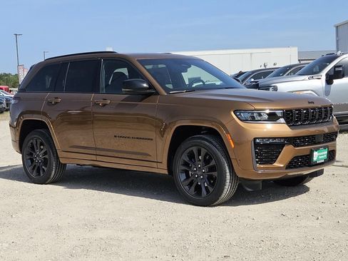 New 2026 Jeep Grand Cherokee Limited AWD/4WD image 2