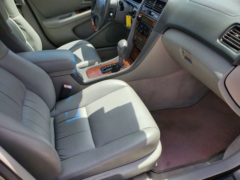Used 2001 Lexus ES 330 FWD image 36