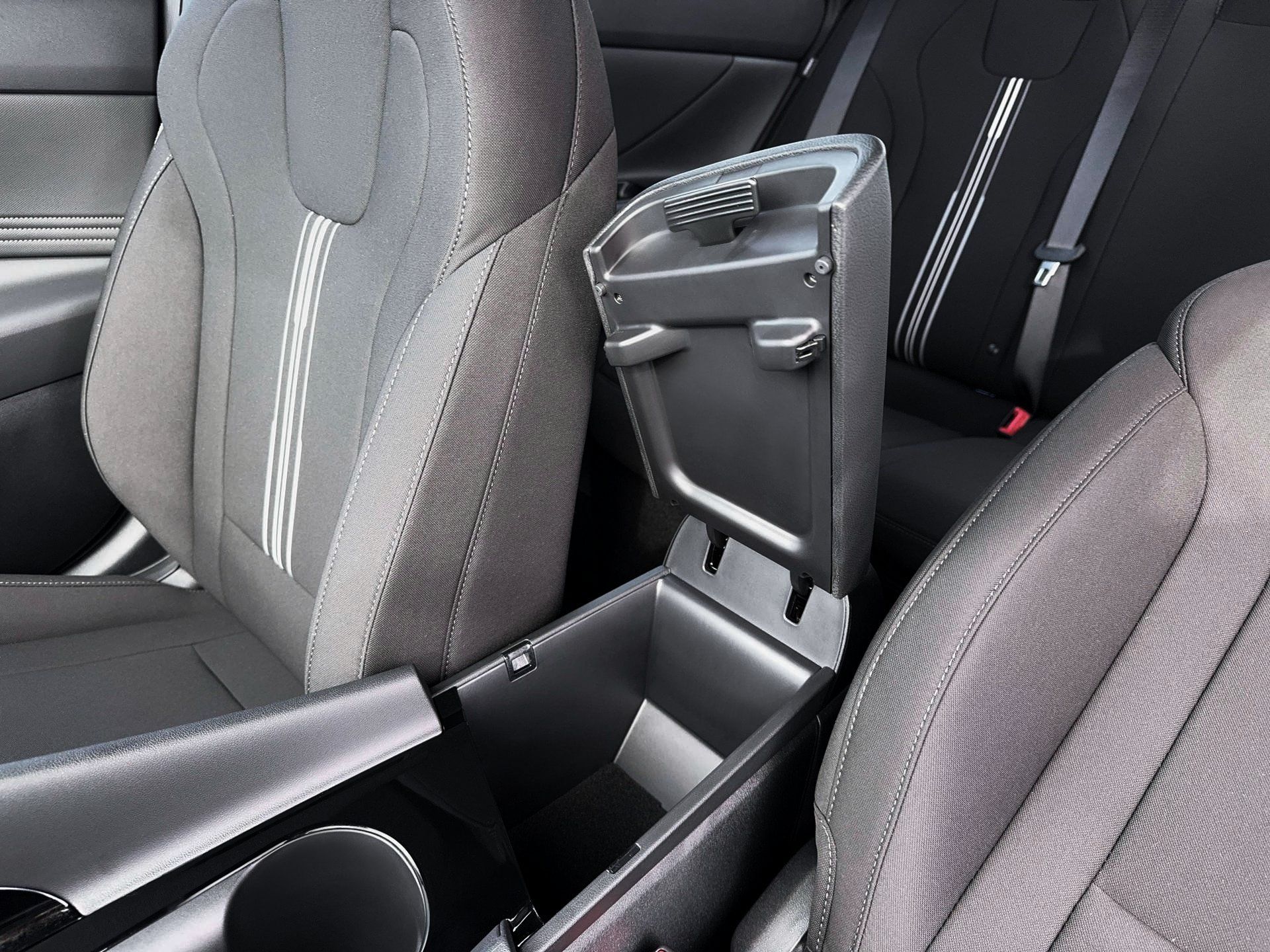 New 2026 Hyundai Elantra SEL FWD image 18