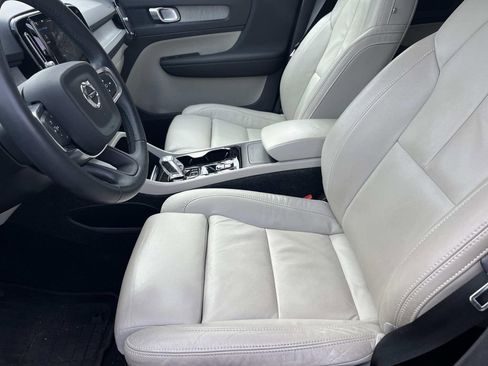 Used 2023 Volvo XC40 B4 Plus w/ Driver Assist Package image 24