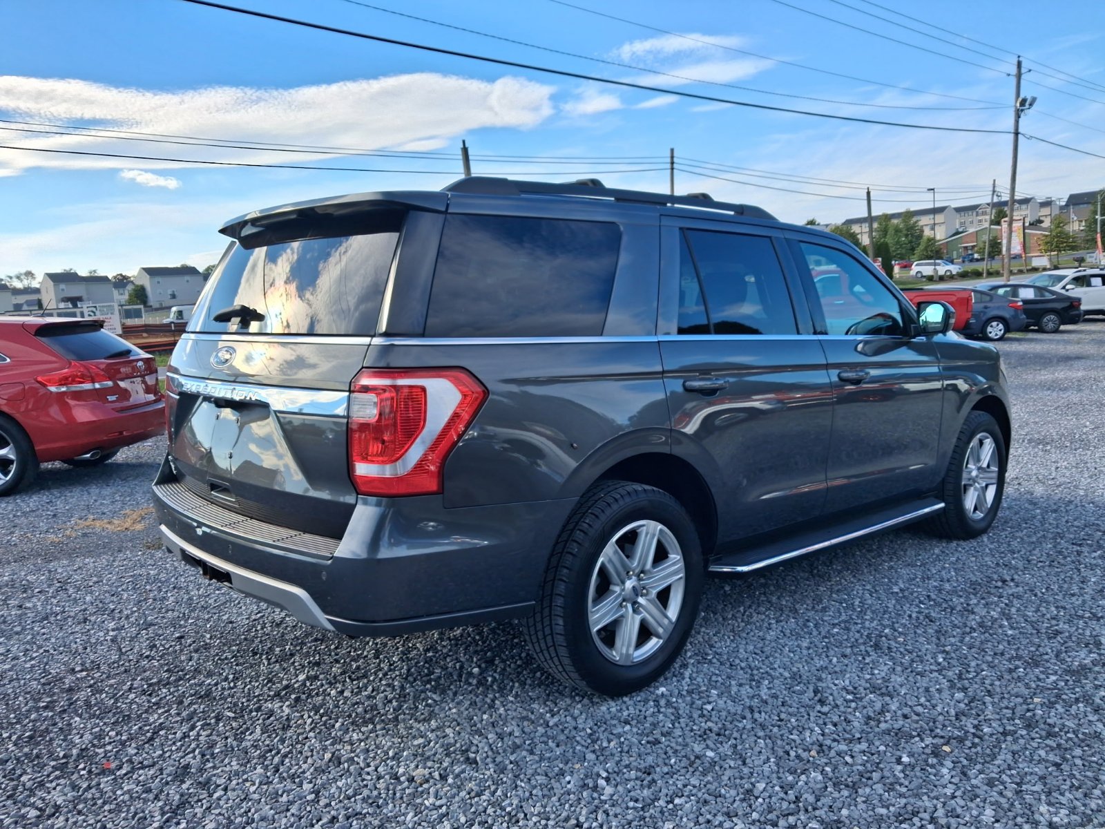 Used 2020 Ford Expedition XLT w/ Equipment Group 202A AWD/4WD image 3